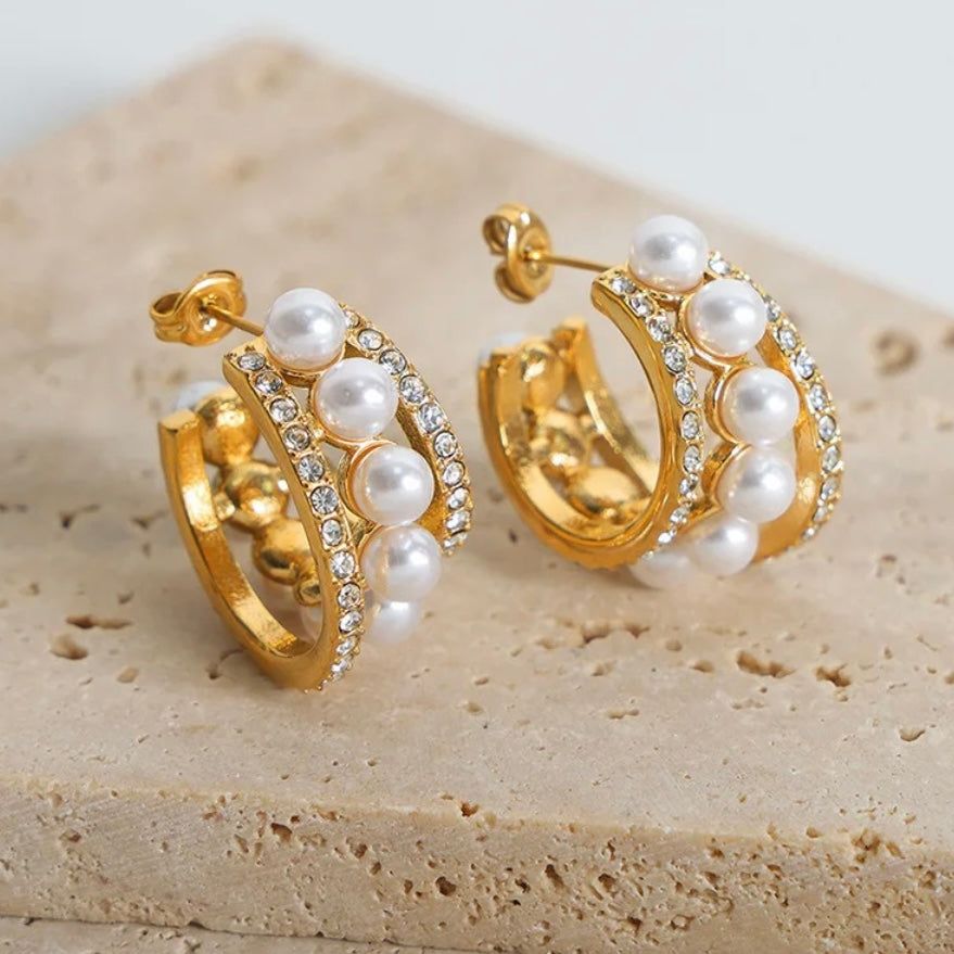 Pearl and gold diamond earring