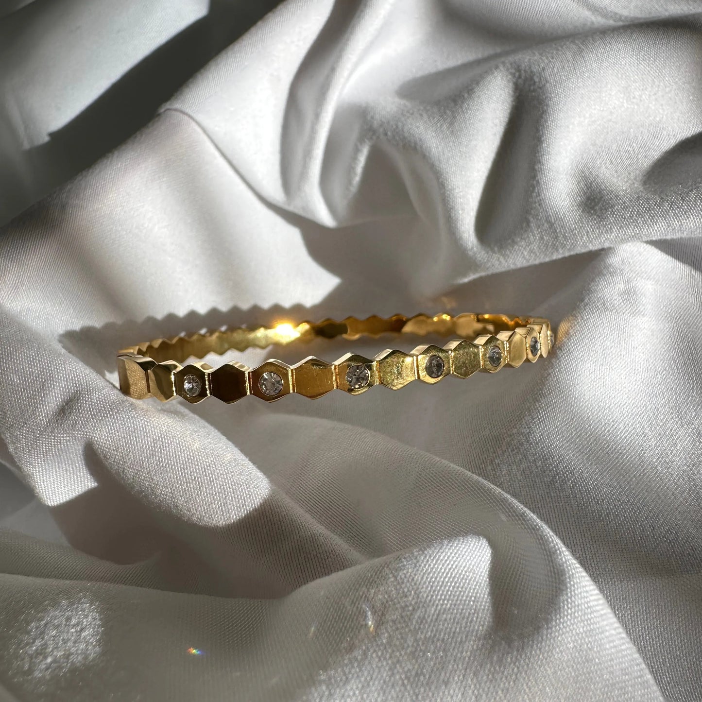 18k gold bangle 